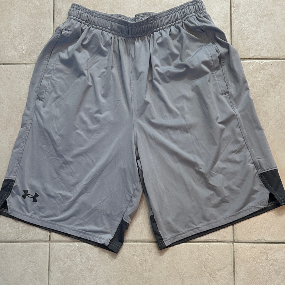 Under Armour Men's Gray Athletic Shorts Medium